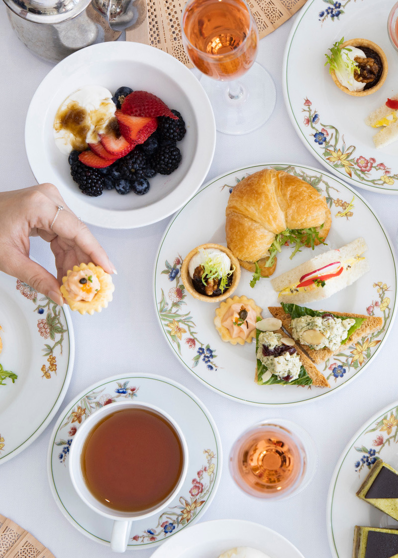 afternoon tea at the veranda at the Moana Surfrider