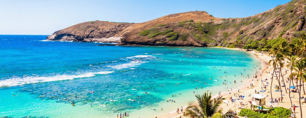 popular snorkeling spot on oahu: hanauma bay